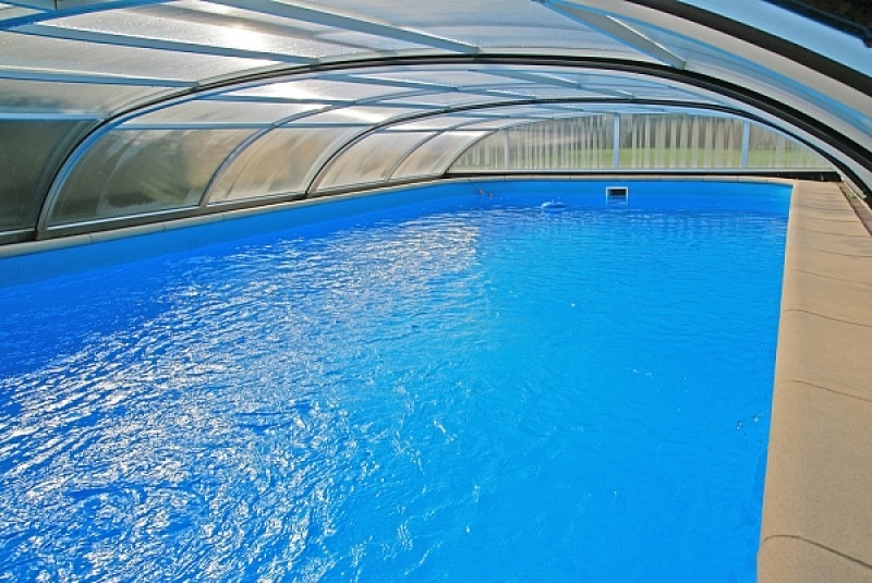 Installer un abri de piscine amovible