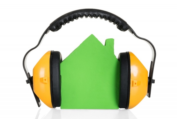 Nuisances sonores, bruit maison : 10 solutions pour s'isoler du bruit -  Côté Maison