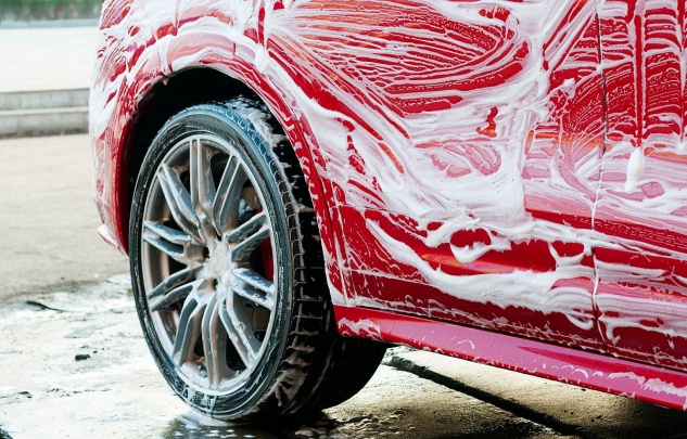 Bien laver sa voiture : nos conseils