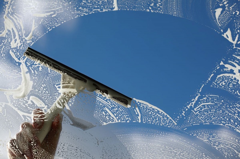 Comment nettoyer ses vitres sans laisser de traces ?