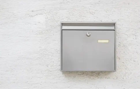 boite-aux-lettres-grise
