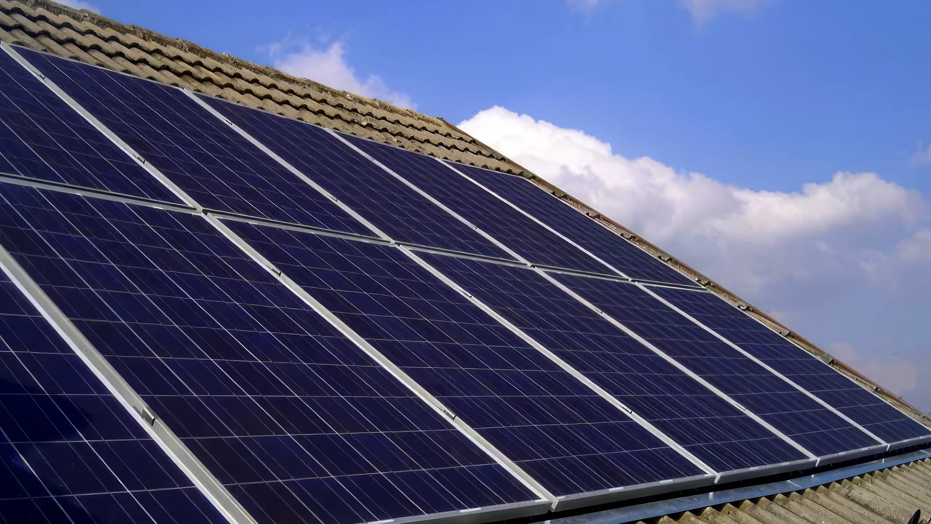 Installation de panneaux solaires dans l'Est de la France