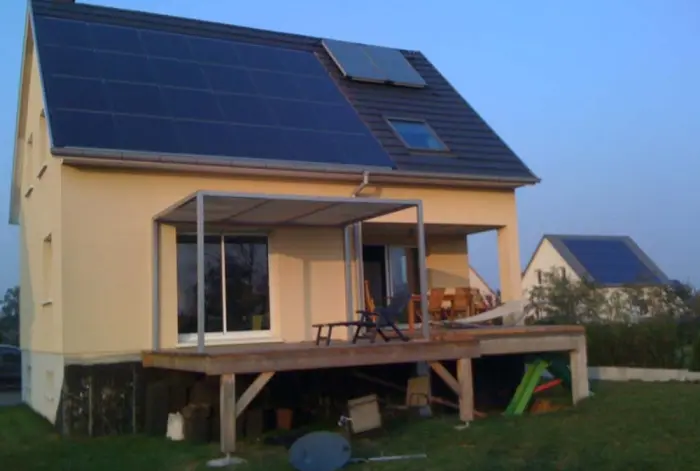 Installation de panneaux solaires dans l'Est de la France