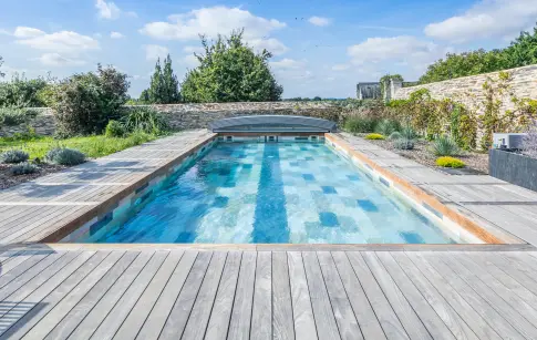piscine-exterieur-moderne
