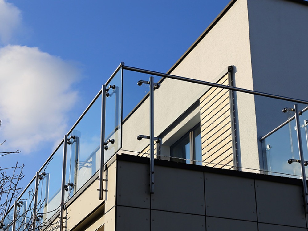 Pose de menuiseries proche de Coutances et environs