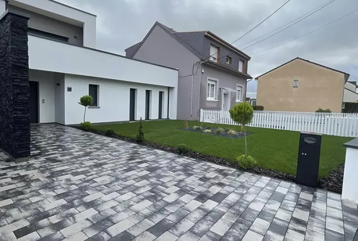 Aménagement de terrain en pente près de Metz