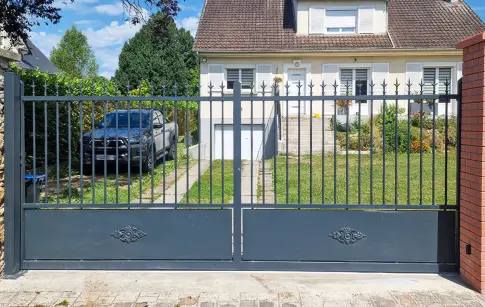 73eb3a7d-d573-41dc-8a70-45bf047bc62c