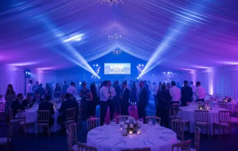 gemini-2.5-flash-image_Chapiteaux_pour_grandes_réceptions._vue_du_chapiteaux_de_l_interieur_ambiance_l-1