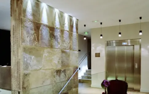 Stell et Bontz - revetement mural hall