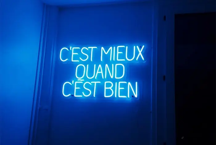 Fabrication d'enseignes publicitaires à Monnaie