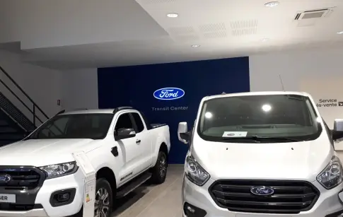 Fordstore  intérieur Hall - espace Utilitaire