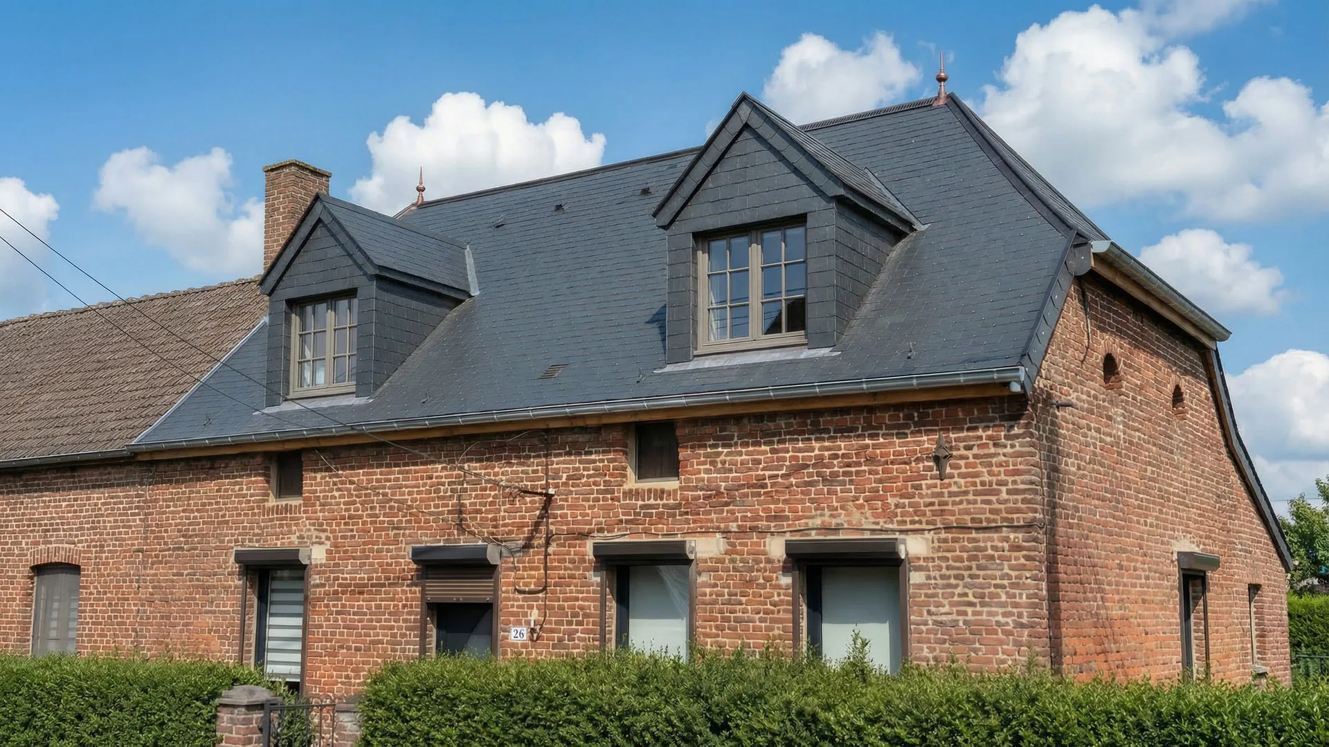 Démoussage et étanchéité de toiture à Valenciennes