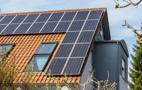 maison-panneaux-photovoltaique