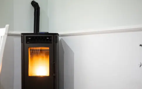 poele-a-peller-dans-un-salon