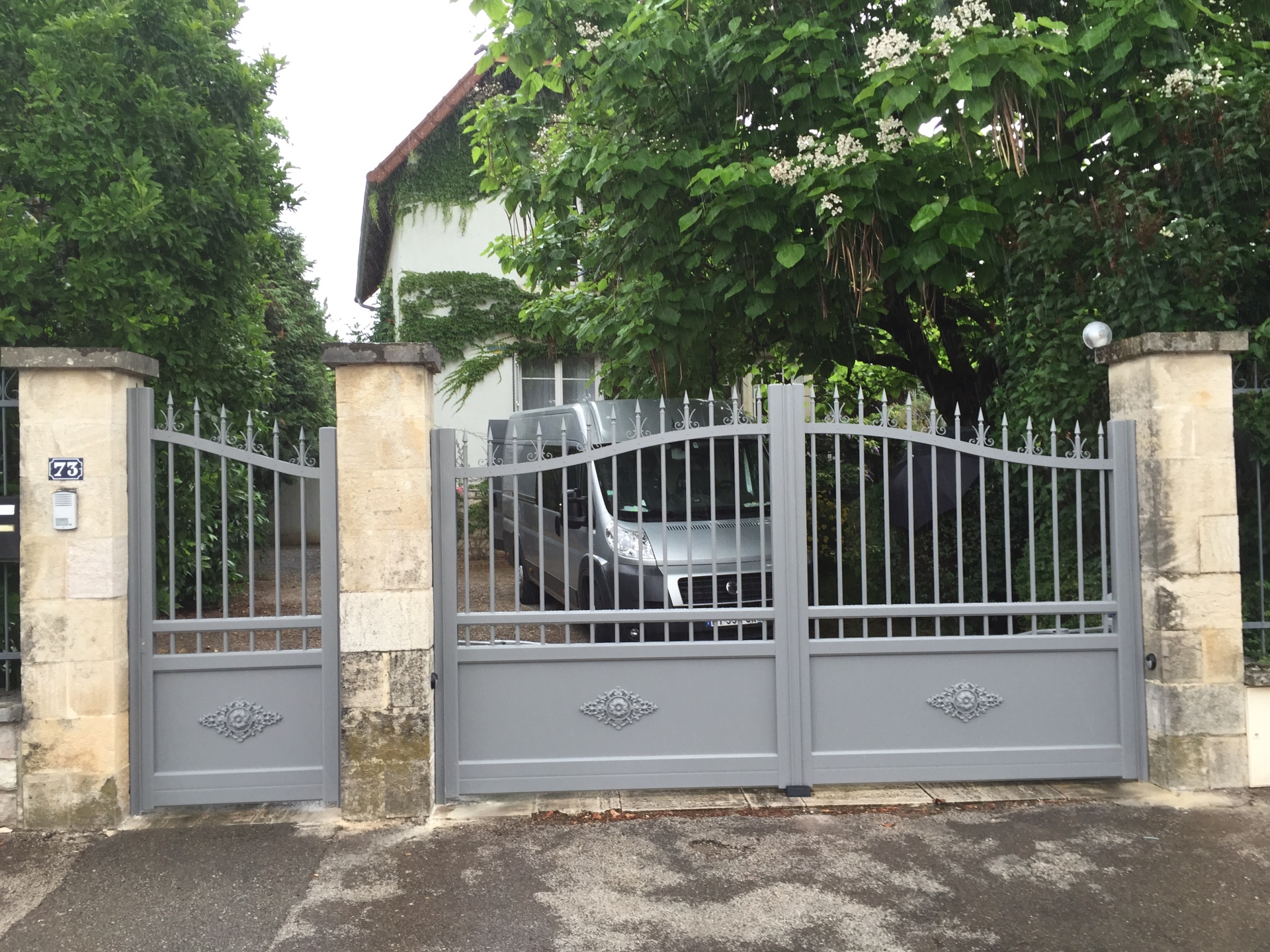 Installation de portails et portes à Besançon