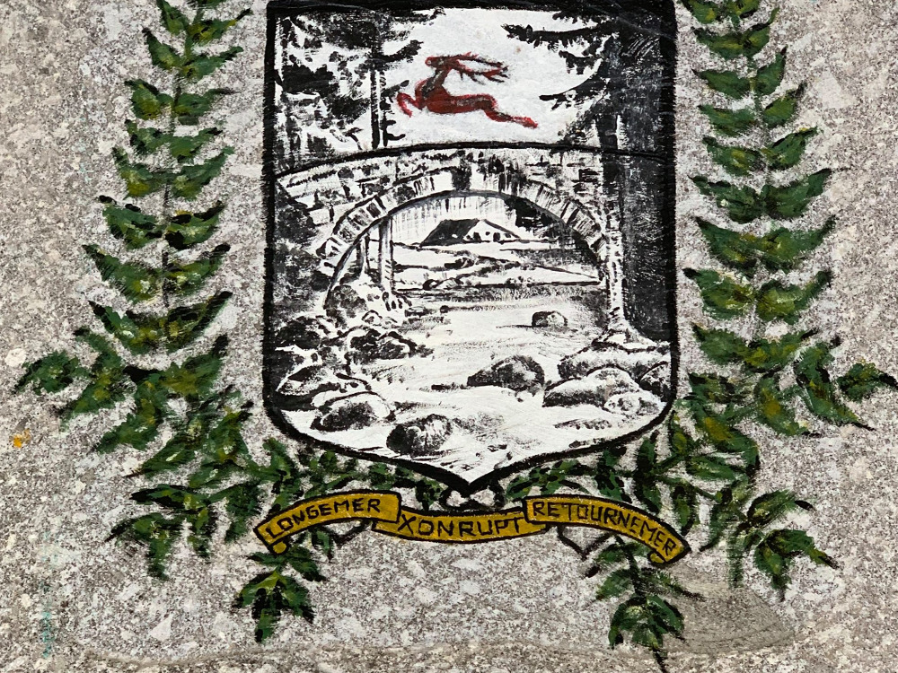 Gravure sur pierre sur mesure dans les Vosges