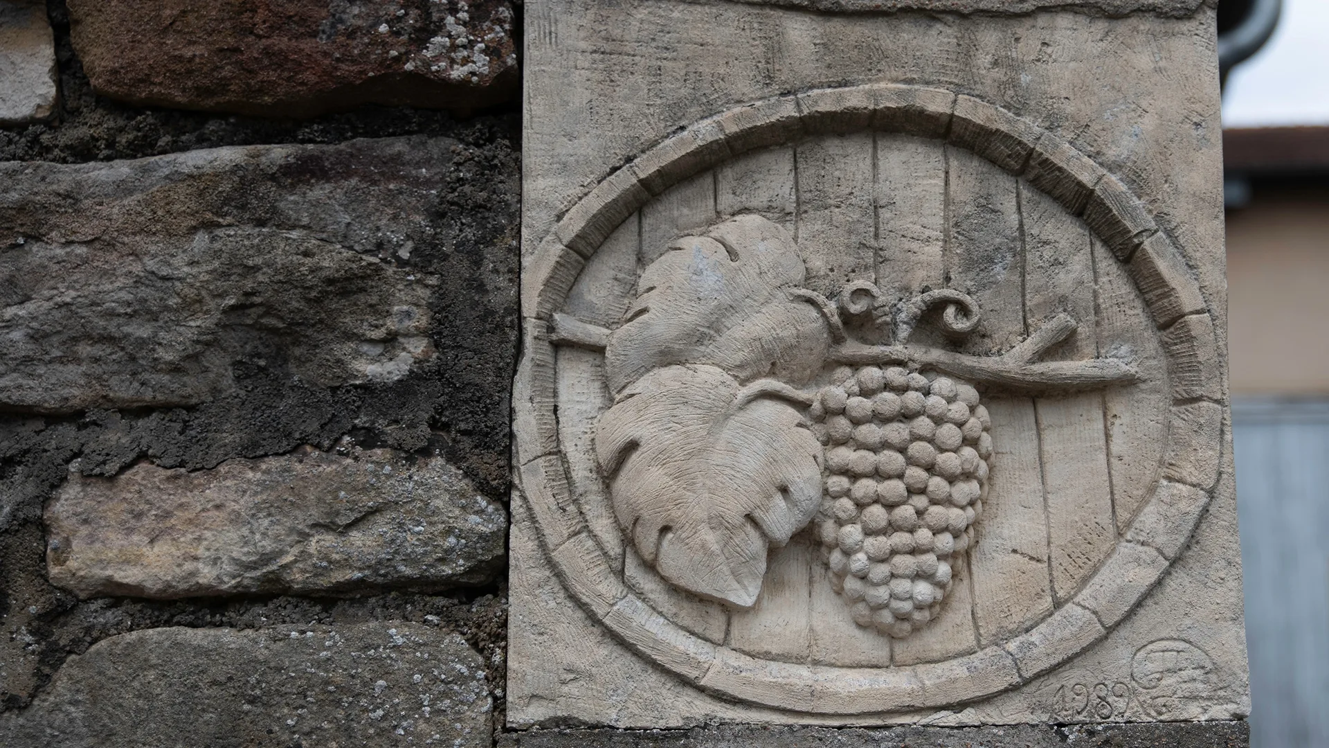 Gravure sur pierre sur mesure dans les Vosges