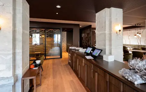 bar_bois_moderne