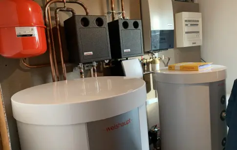 D5586DF8-CD01-405D-92E4-4474BD791312