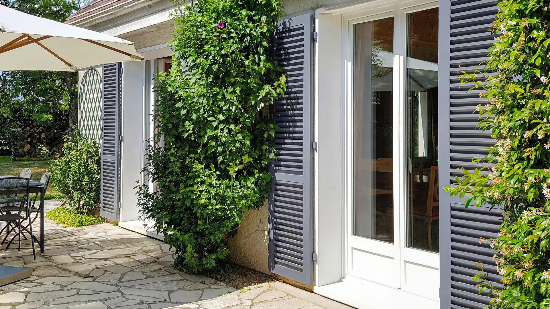 Volets et portes sur-mesure en Île-de-France