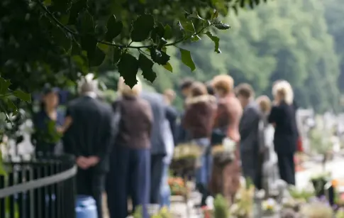 imgi_89_Ceremonie-funeraire-_istock